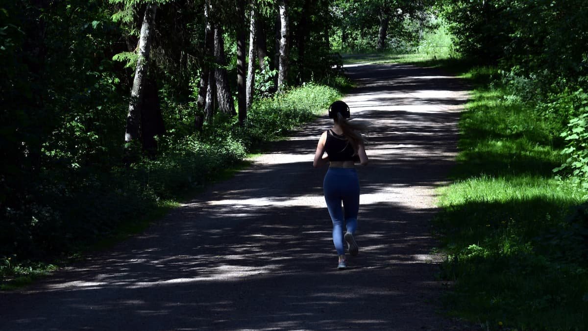 Athlete completing a weekly long run to build endurance for Hyrox training.