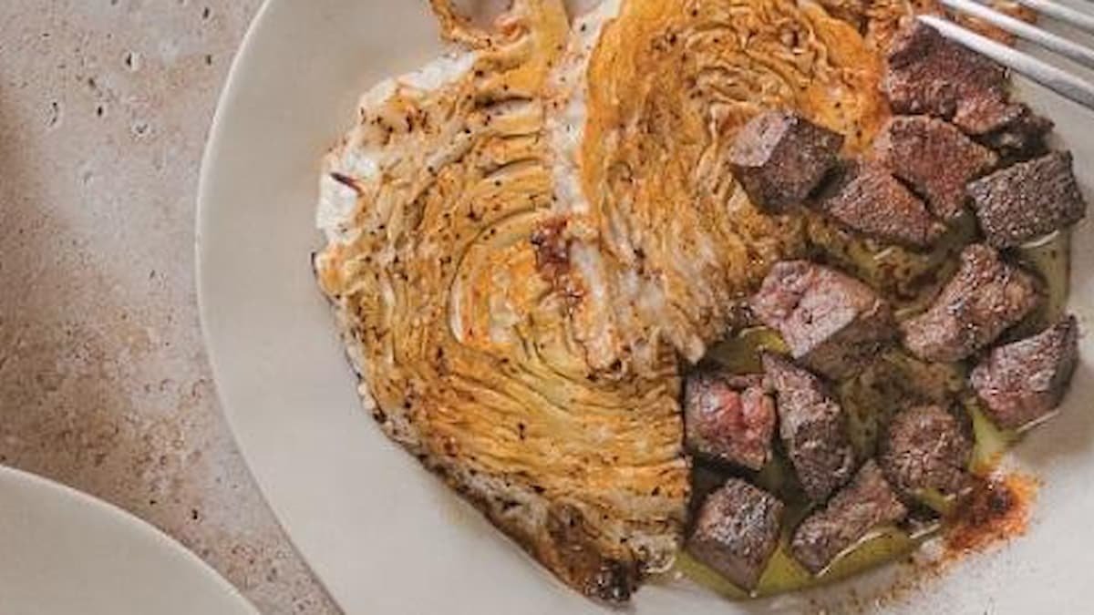 Cooked liver served with vegetables as an iron-rich food