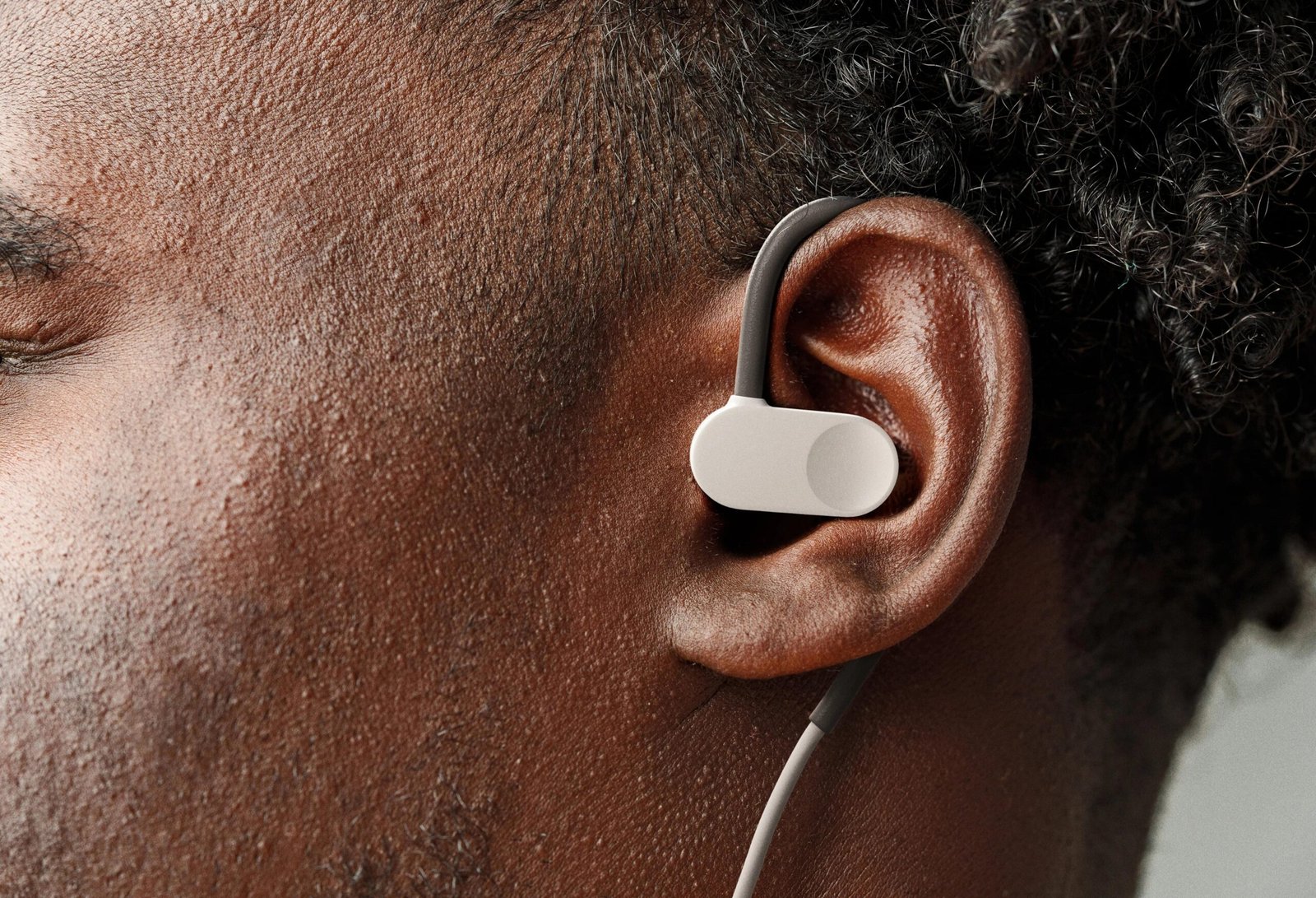 Nurosym vagus nerve stimulation device attached to the outer ear