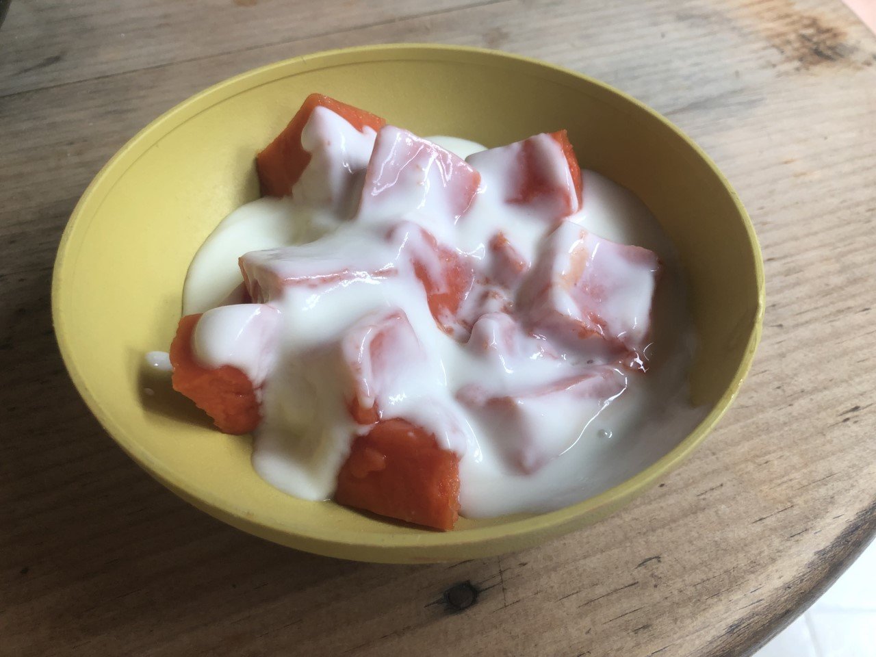 Papaya tastes great with natural yoghurt. 