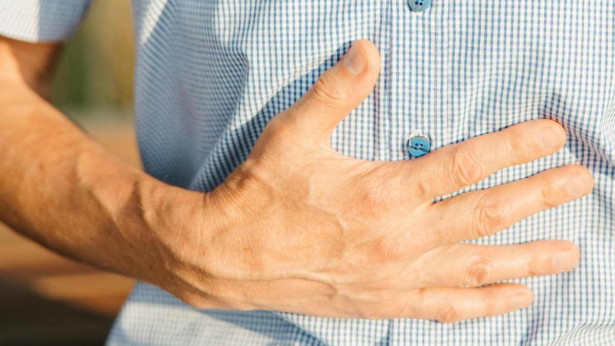 Clove tea for digestion and gut health