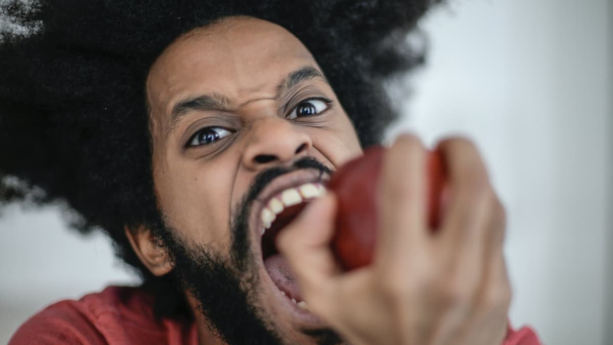 Another one of the benefits of apples is improving dental health.