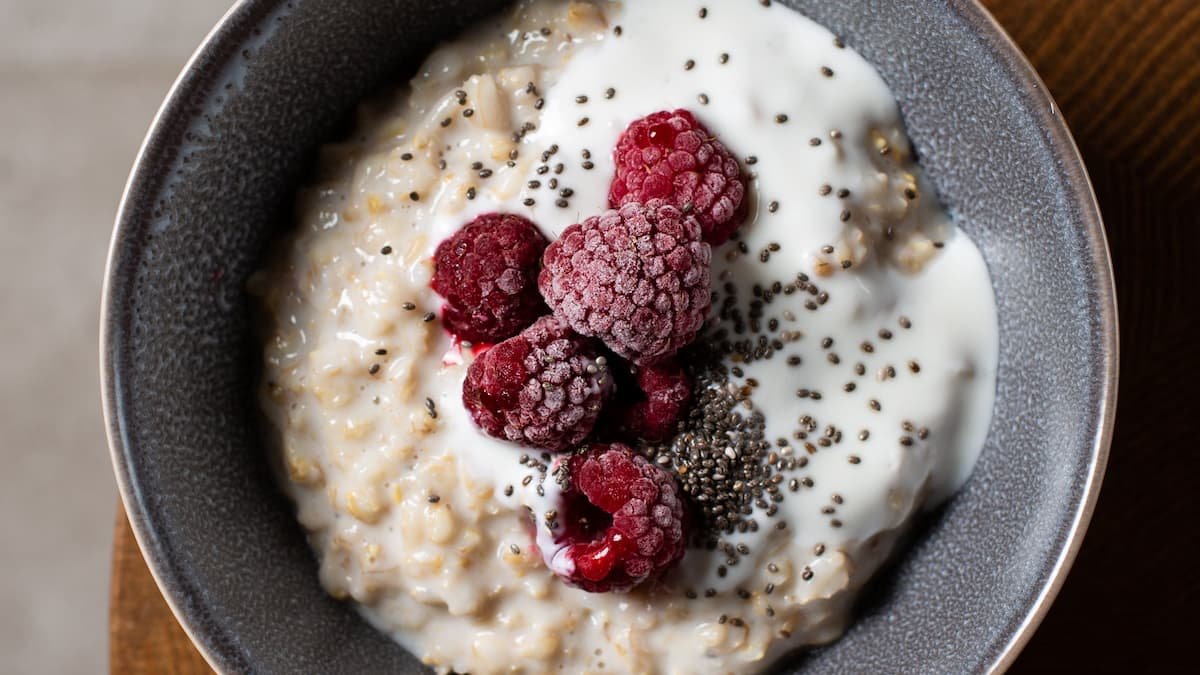 Porridge is a healthy breakfast option.