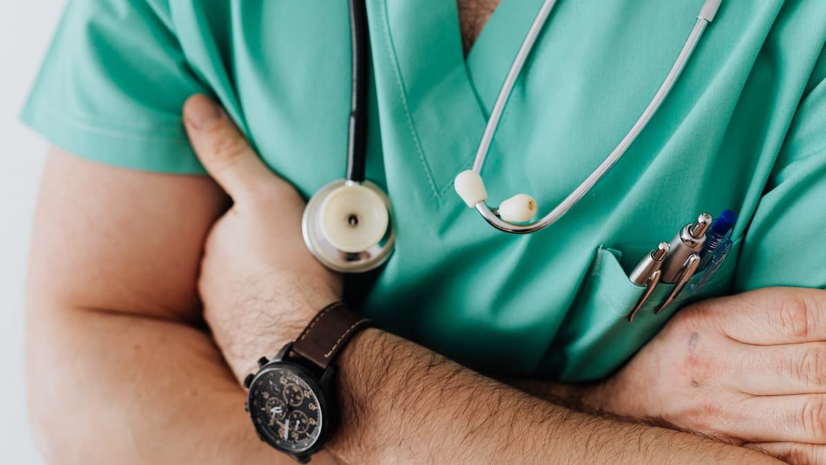 One of the benefits of apples is claimed that it keeps the doctor away.