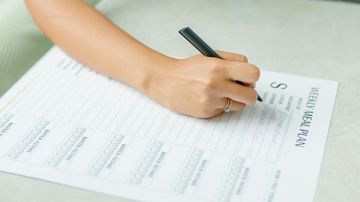 eating healthy on a budget with menu planning