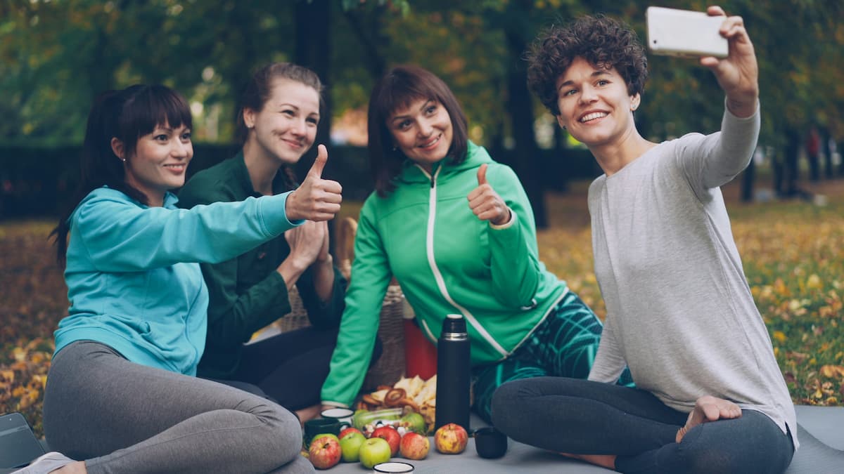 Personal trainer in Sutton Coldfield giving nutrition advice outdoors in Sutton Park.